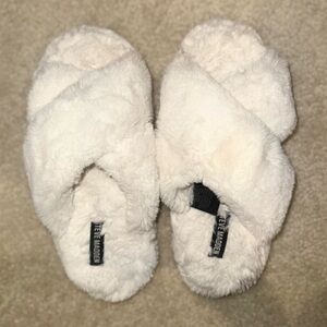 Steve Madden Plush Cream Slippers